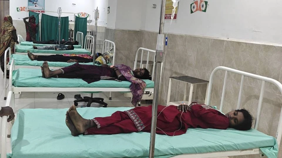 यूपी: अमेठी में खस्ता-चाट खाने से 17 लोग बीमार, मेडिकल कॉलेज में भर्ती