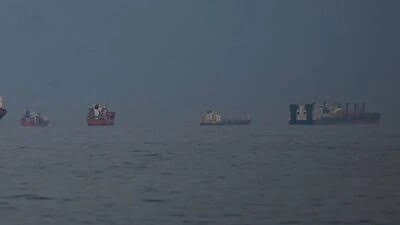 होर्मुज जलडमरूमध्य में लगातार दूसरे दिन तेल टैंकर पर हमला, 29 भारतीय नाविक सुरक्षित