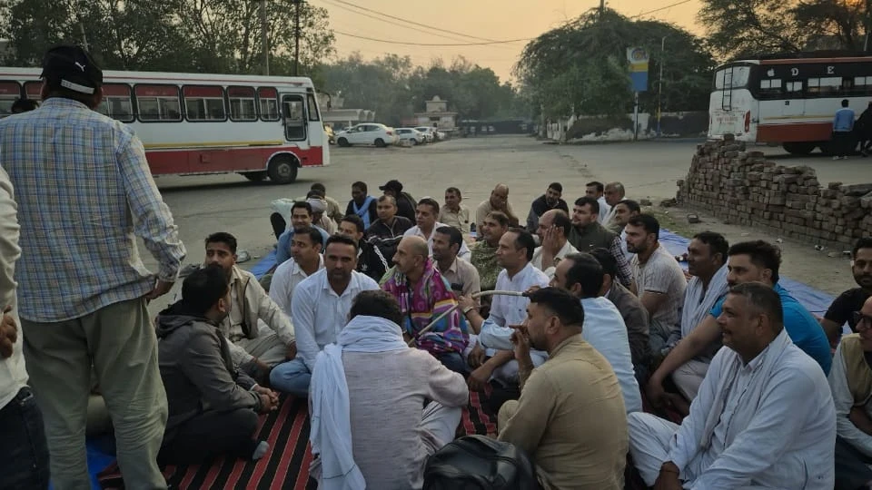 हिसार में रोडवेज कर्मचारियों की हड़ताल, 259 बसों का संचालन बंद