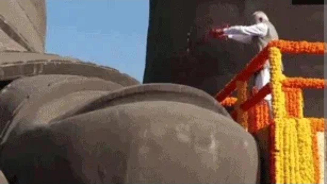 सरदार पटेल जयंती पर पीएम मोदी ने दी श्रद्धांजलि, स्टैच्यू ऑफ यूनिटी पहुंचे