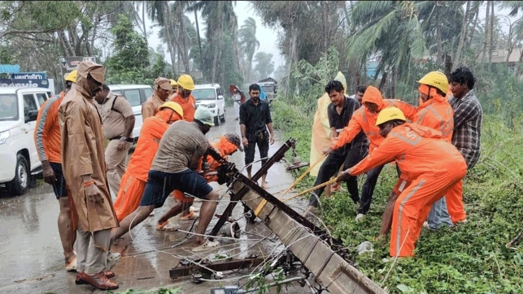 चक्रवात अर्नब का असर: उत्तर भारत में गिरा तापमान, ओडिशा-आंध्र में भारी नुकसान; कई राज्यों में बारिश का अलर्ट