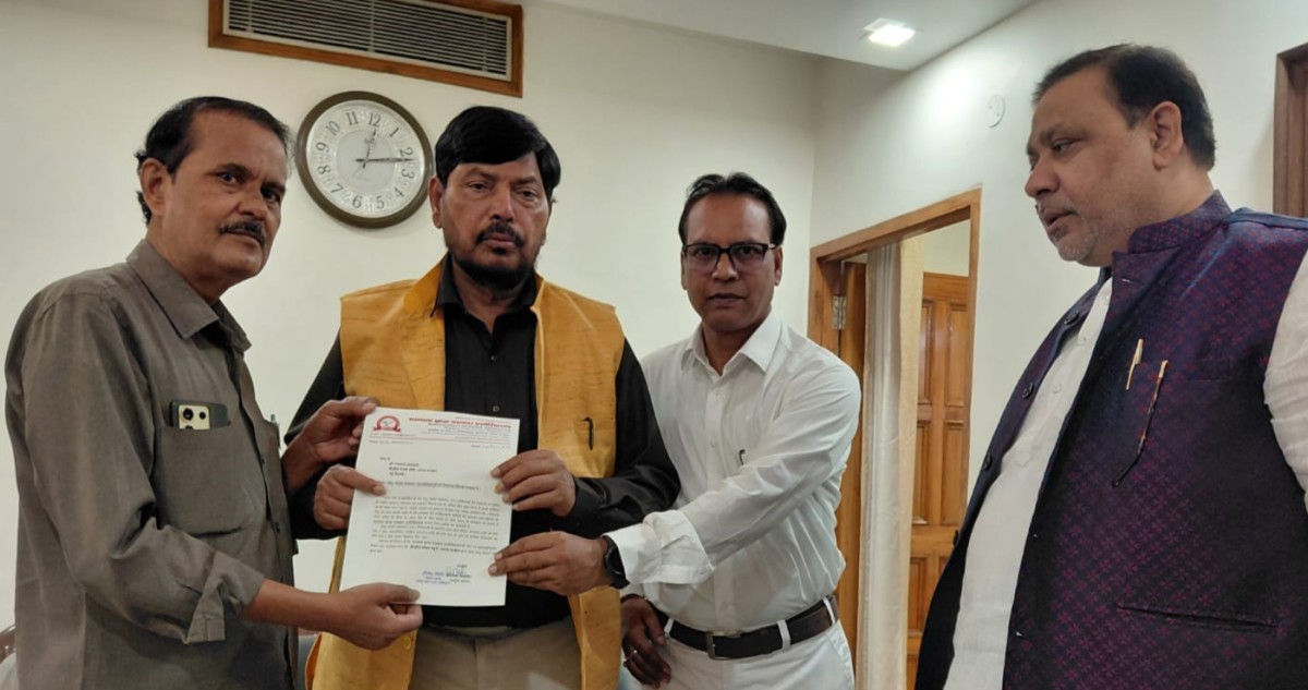 मान्यता प्राप्त पत्रकार एसोसिएशन ने केंद्रीय मंत्री रामदास आठवले को सौंपा ज्ञापन