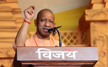 यूपी में रात तक गुलजार रहते हैं बाजार, व्यापारियों का डर खत्म होने का सीएम योगी ने किया दावा