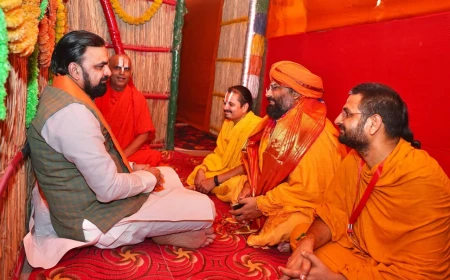 CM SEEKS BLESSINGS FFROM JIYAR SWAMI