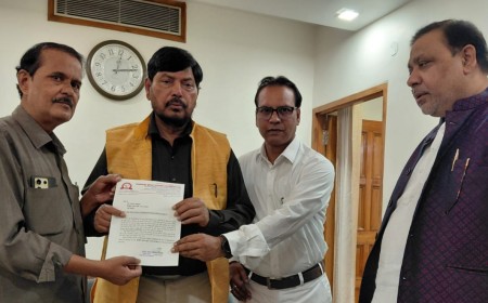 मान्यता प्राप्त पत्रकार एसोसिएशन ने केंद्रीय मंत्री रामदास आठवले को सौंपा ज्ञापन