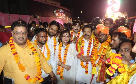 हाथरस में धूमधाम से निकली महर्षि वाल्मीकि शोभायात्रा, जगह-जगह हुआ स्वागत