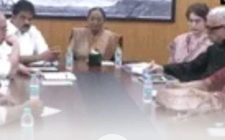 राजनीति: सीईसी के खिलाफ ‘जनता के महाभियोग’ की तैयारी, खरगे के आवास पर INDIA ब्लॉक की बैठक